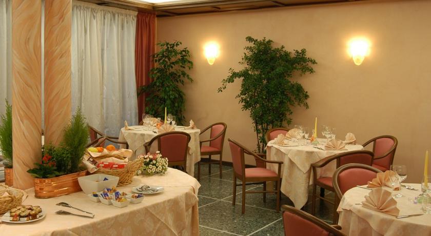 Albergo Ristorante Flora