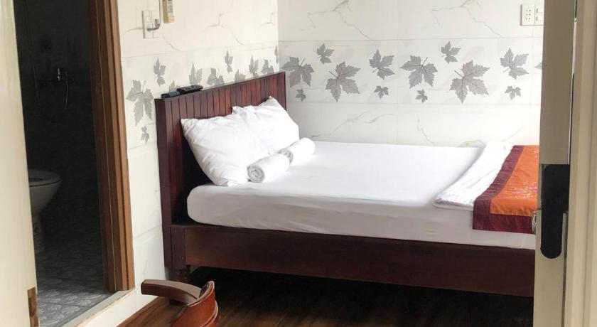 a white bed sitting in a room next to a wall, Sao Mai in Hoi An