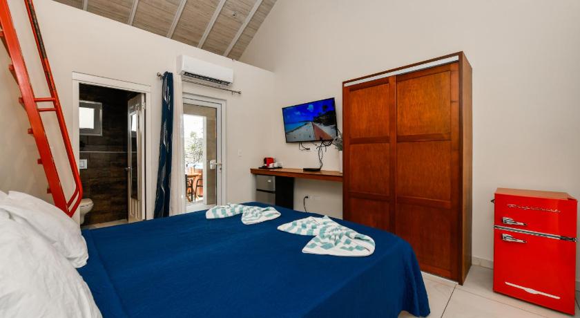 Pool Suite with private Garden Hot Tub XXL, Boutique Hotel Swiss Paradise Aruba Villas and Suites in Noord