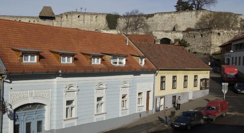 Varkapu Panzio — Hotel in Eger