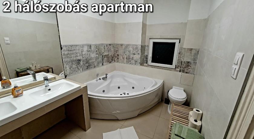 Green Panda Apartments photo