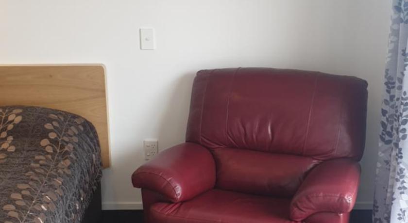 Image of Queen Studio 4