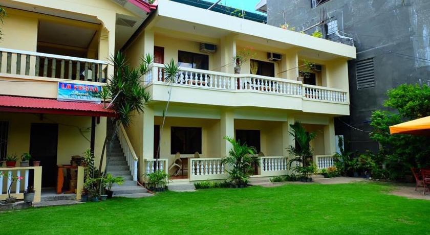 Boracay La Fiesta Resort 2-Star Hotel lobby