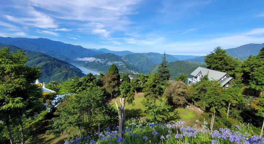 a scenic view of a scenic mountain range, Zusin Shin Garden Hotel in Nantou