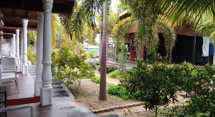 Elegant green beach resort - image 44