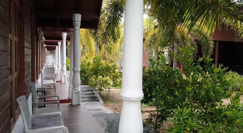 Elegant green beach resort - image 47