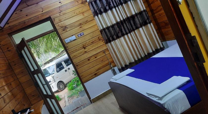 Elegant green beach resort - image 28