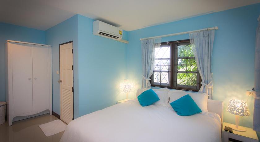 Image of Standard King Room 1