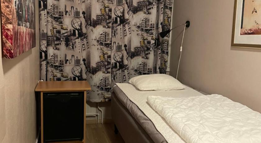 Image of Single Room with Shared Bathroom 1
