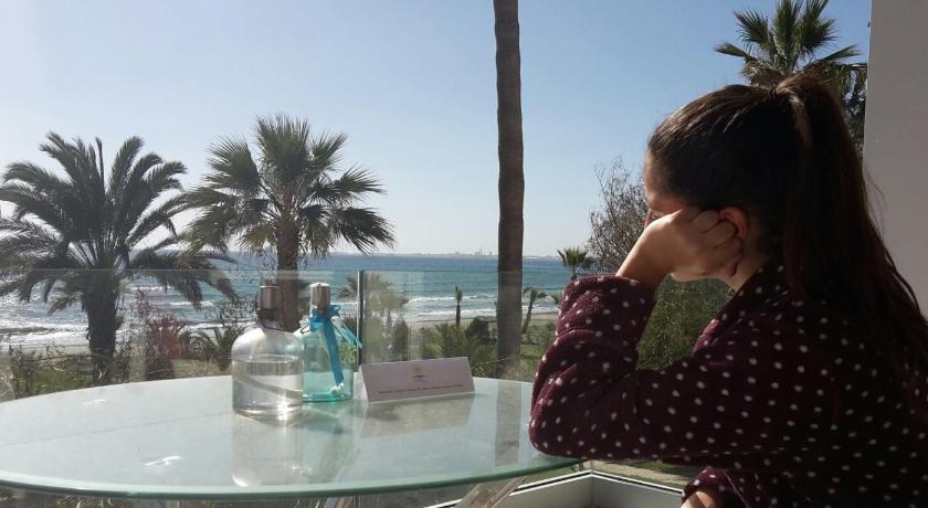 Sandy Beach Apartment 13 — Hotel in Pyla