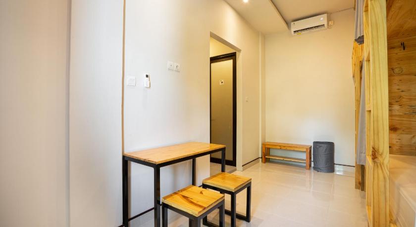 巴厘 K Hostel Seminyak 酒店 餐厅