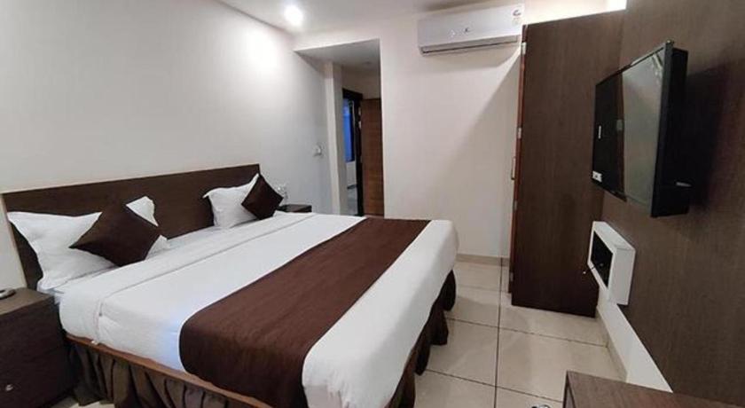 Hotel Golden Rays - image 13