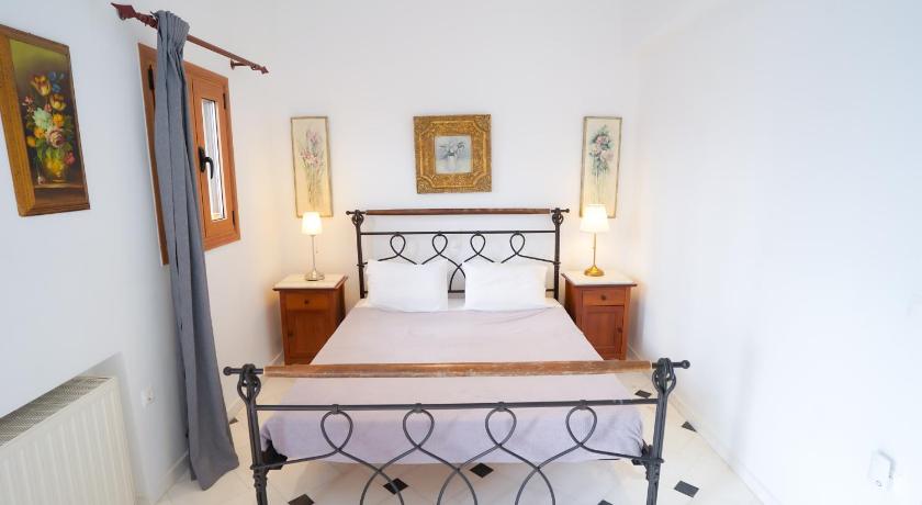 Fira Central Apartments with Veranda — Hotel in Santorini