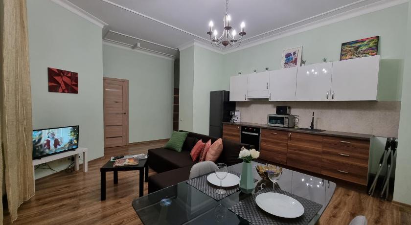 Art Deco One-Bedroom Apartment in Library House - image 2