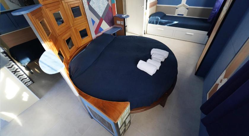 Image of Family Studio 8