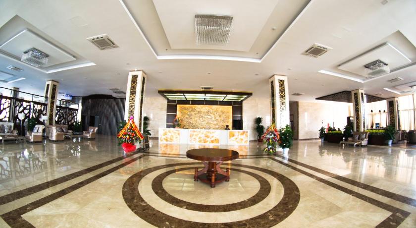 a large room with a large clock on the floor, Muong Thanh Thanh Hoa Hotel in Thanh Hoá / Sầm Sơn Beach