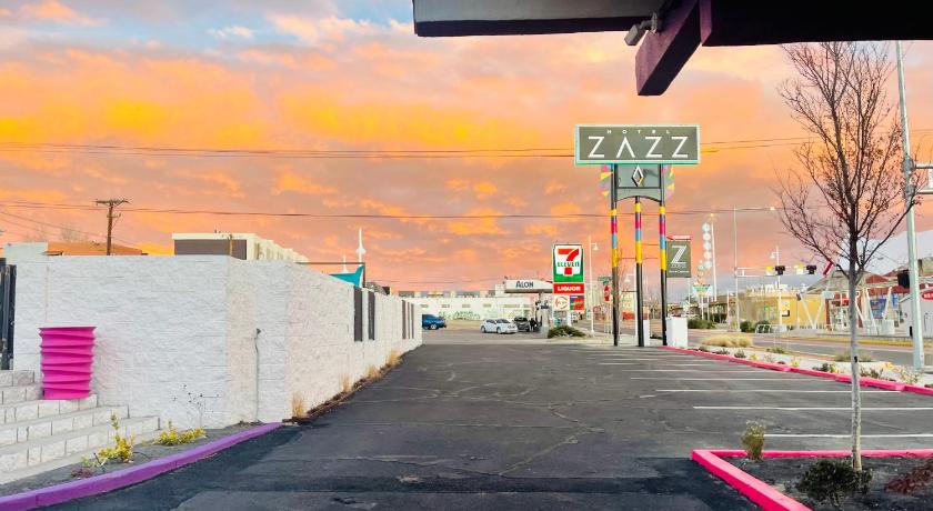 Hotel ZAZZ photo