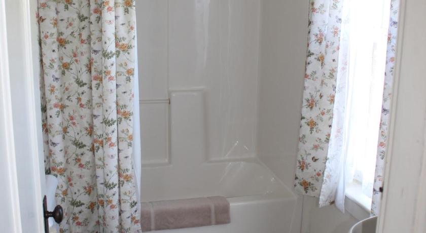 Compass Rose Heritage Inn photo