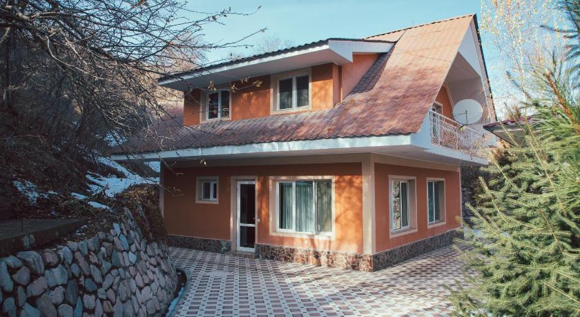Image of Five-Bedroom House 3