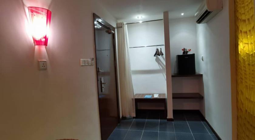Image of Family Room 1