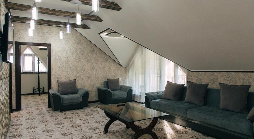 Image of Seven-Bedroom House 4