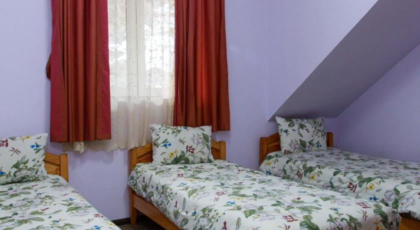 Image of Five-Bedroom House 4