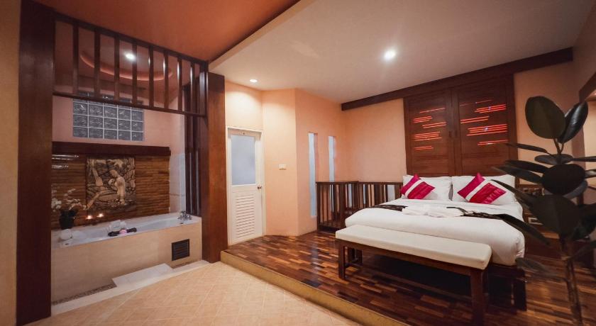 Image of Suite with Bathtub 0