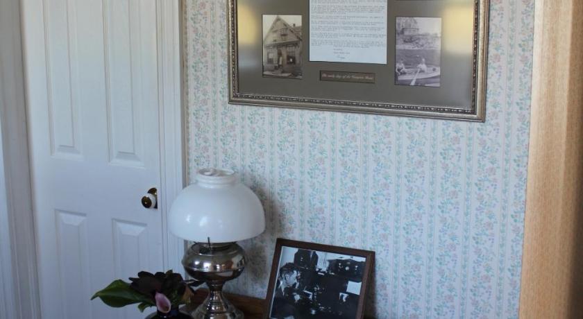 Compass Rose Heritage Inn photo