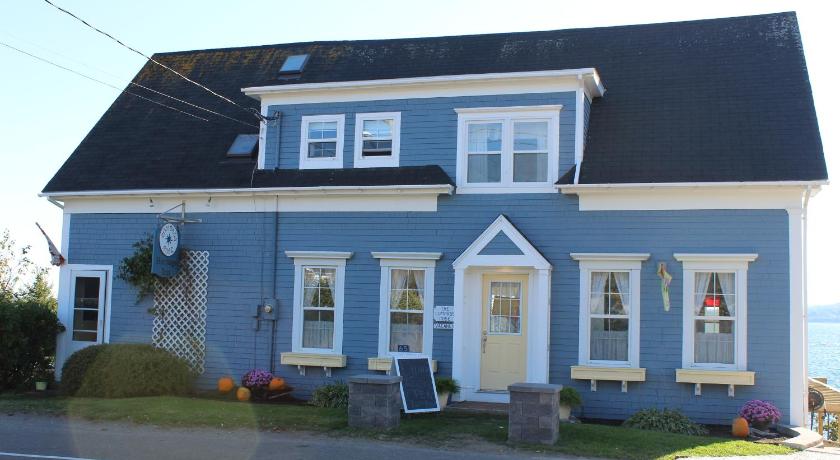 Compass Rose Heritage Inn photo