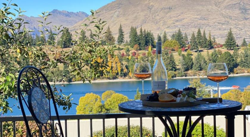Stay of Queenstown photo