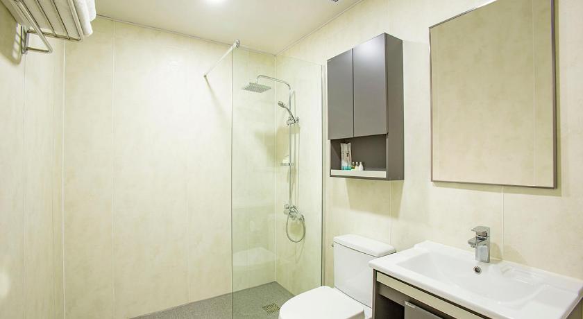 2 Bedrooms Suite, 1 King 2 Singles Apartmentの画像 2