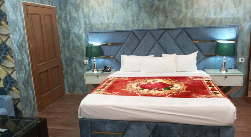 Royal Luxury Hotel Lahore - image 12