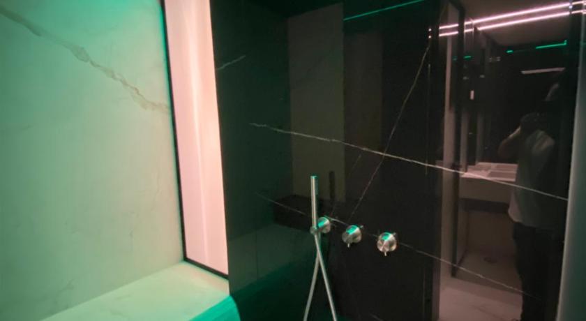 Image of Superior Room with Turkish Bath and Side Sea View 8