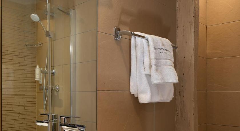 Image of Comfort Room 9