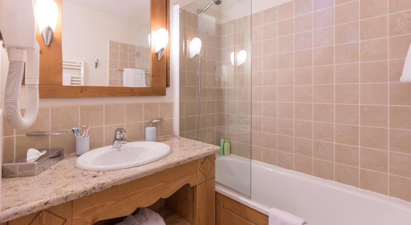 Image of Four-Bedroom Duplex Apartment - access to the ndoor pool (10 People) 2