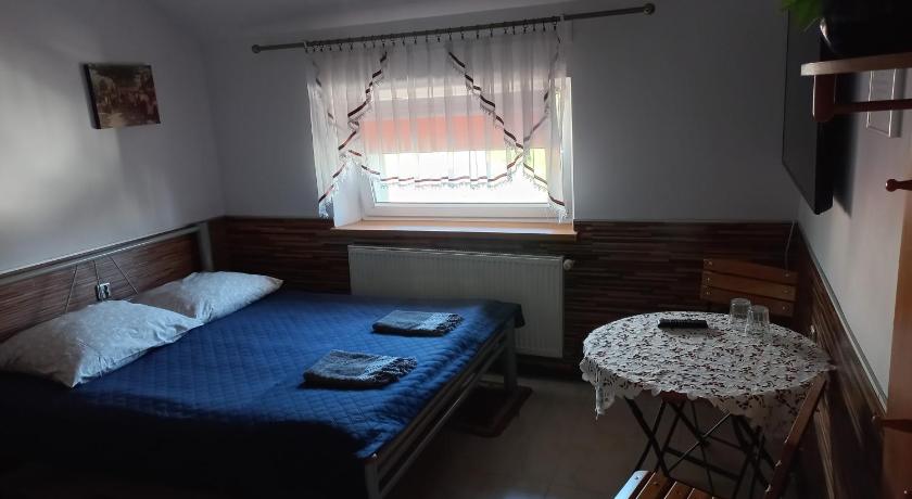 拉塞尼艾 Hotelik Niedzwiadek 3星级 民宿 套房