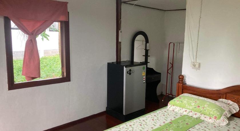 a bedroom with a bed and a dresser, Easy Life Bungalows in Ko Pha-ngan