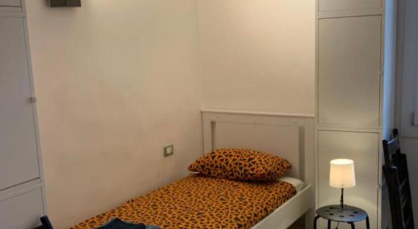 a bedroom with a bed and a desk, Verdi Plaza in Bologna