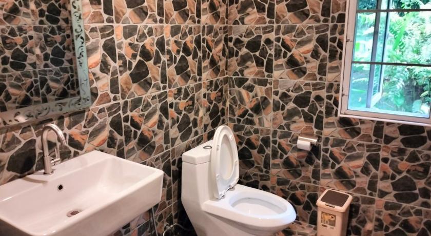 Image of Double Room with Balcony and Air Conditioning 15