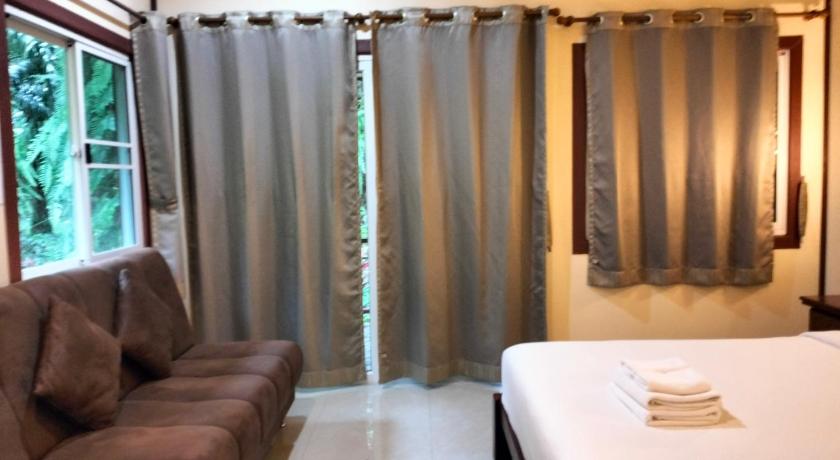 Image of Double Room with Balcony and Air Conditioning 11