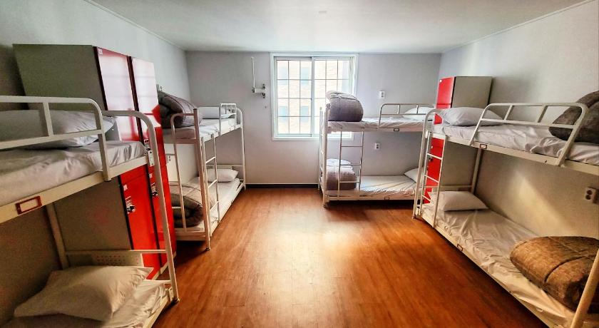 1名料金【女性専用ドミトリー】10名相部屋 (1 Person in 10-Bed Dormitory - Female Only)の画像 10
