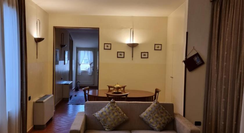 Image of Three-Bedroom Apartment with Duomo View (6 Adults) 5
