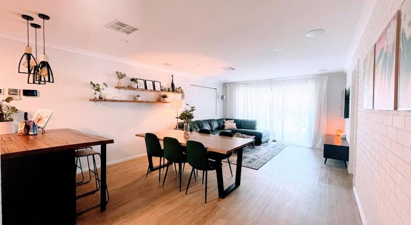 Luxe Family Retreat! Pool, Sauna, Playground, Netflix, Disney Plus — Hotel in Geraldton