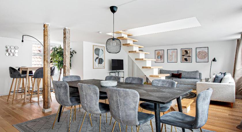 Fantastic bright apartment with a balcony in the heart of Copenhagen - image 2