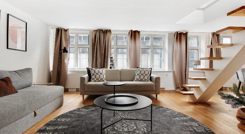 Fantastic bright apartment with a balcony in the heart of Copenhagen - image 3