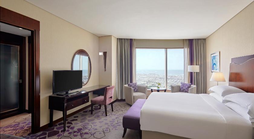 Image of Spacious Room with King Bed 4
