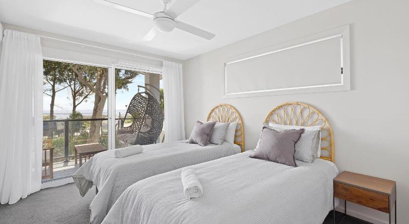 Seascape Retreat - Magnificent 5 Bedroom Home photo