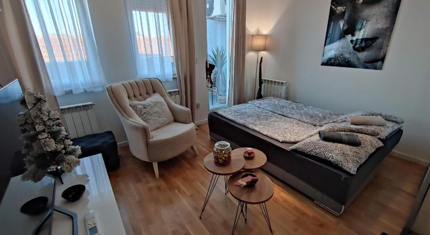 BellaCasa AirportStudio — Hotel in Belgrade