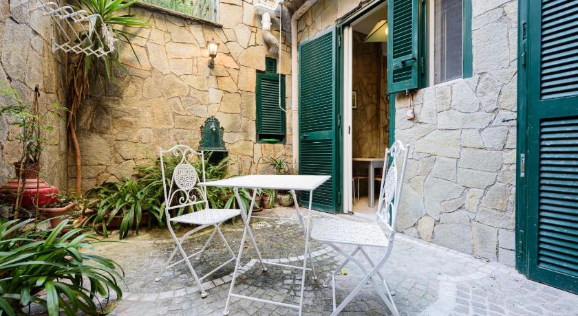 Casa di Flo — Hotel in Naples