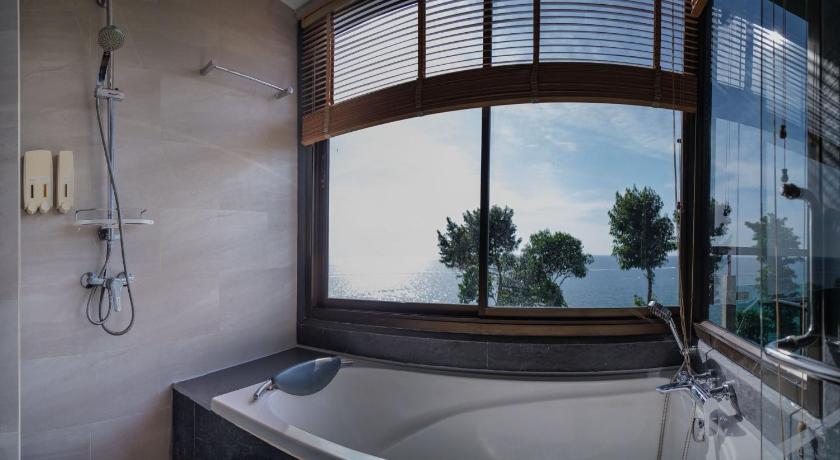 Image of Deluxe Suite Ocean View 2